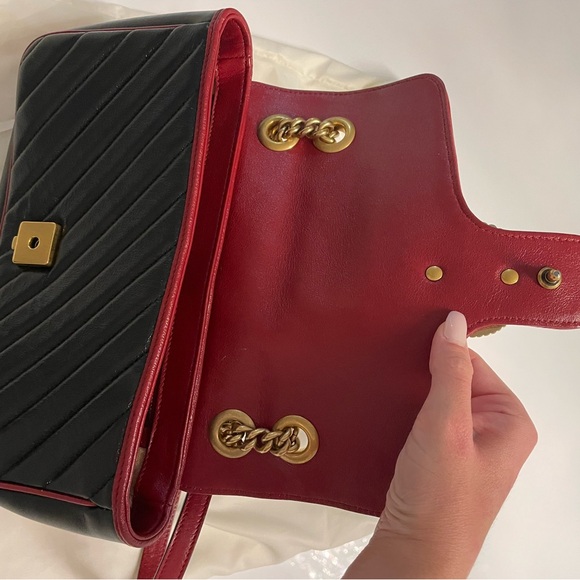 Gucci GG Marmont Shoulder Bag in Black - Picture 5 of 9